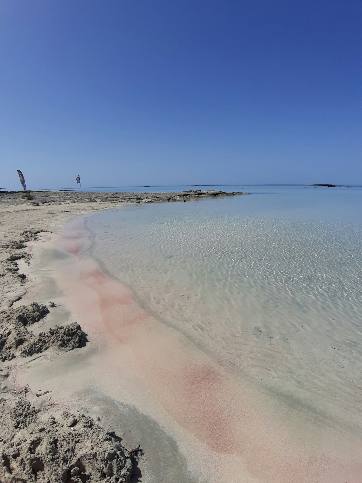 Plaża Elafonissi na Krecie z różowym piaskiem